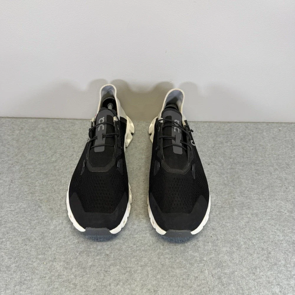 On Running Cloudswift Mens Shoes Size 10  Black White Low Top Athletic Sneakers